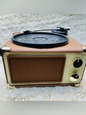 Bath and Body Works Record Player Three Wick Candle Holder